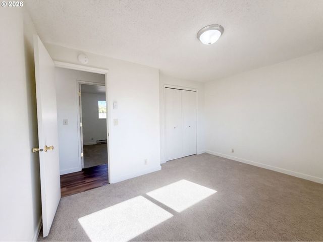 324 N 5TH St, St Helens, OR 97051