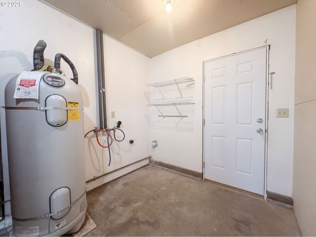 324 N 5TH St, St Helens, OR 97051