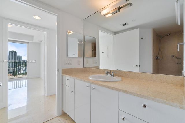 20000 E Country Club Drive 1109, Aventura, FL 33180