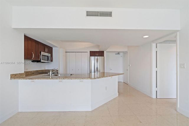 20000 E Country Club Drive 1109, Aventura, FL 33180