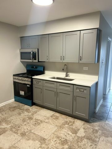 821 Bode Road 4, Elgin, IL 60120