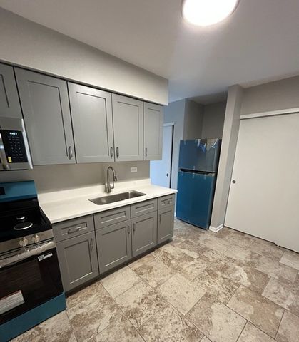 821 Bode Road 4, Elgin, IL 60120