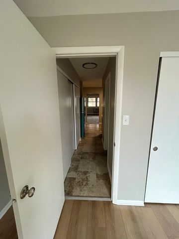 821 Bode Road 4, Elgin, IL 60120