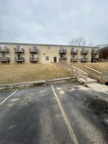 821 Bode Road 4, Elgin, IL 60120