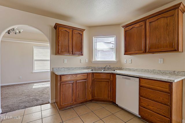 1513 PRICKLEY PEAR Drive, El Paso, TX 79912