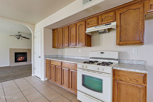 1513 PRICKLEY PEAR Drive, El Paso, TX 79912