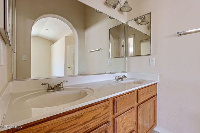 1513 PRICKLEY PEAR Drive, El Paso, TX 79912