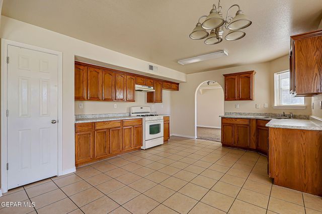 1513 PRICKLEY PEAR Drive, El Paso, TX 79912