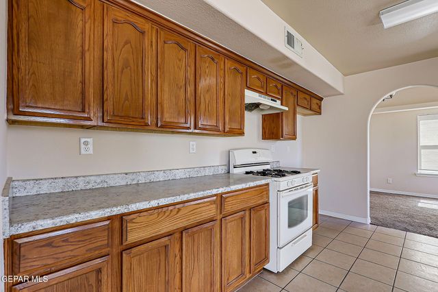 1513 PRICKLEY PEAR Drive, El Paso, TX 79912
