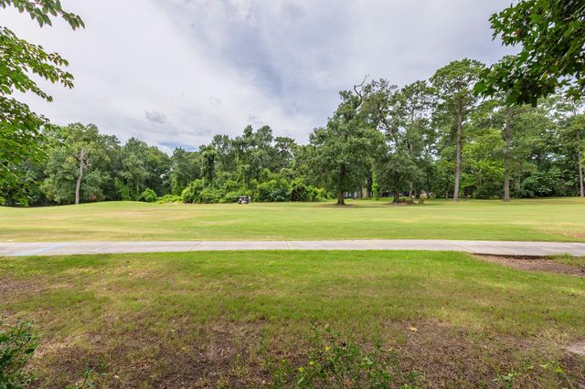 135 Jeb Stuart Lane, Conroe, TX 77302