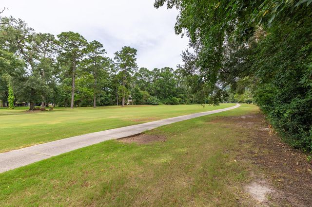135 Jeb Stuart Lane, Conroe, TX 77302
