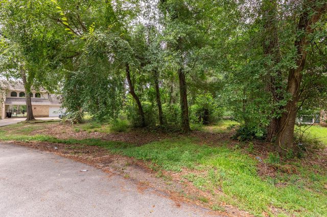 135 Jeb Stuart Lane, Conroe, TX 77302
