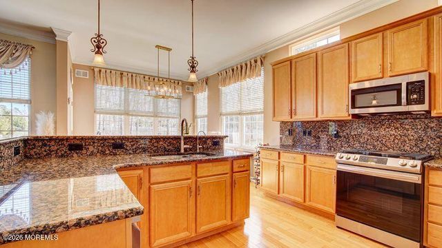 15 Crooked Stick Road, Jackson, NJ 08527