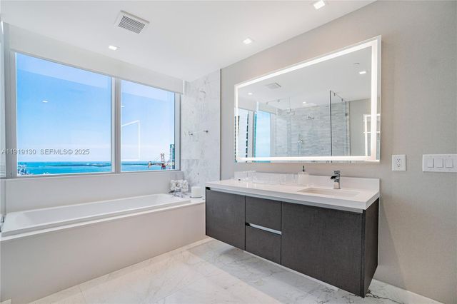 851 NE 1st Ave 3511, Miami, FL 33132