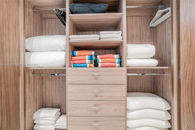 851 NE 1st Ave 3511, Miami, FL 33132