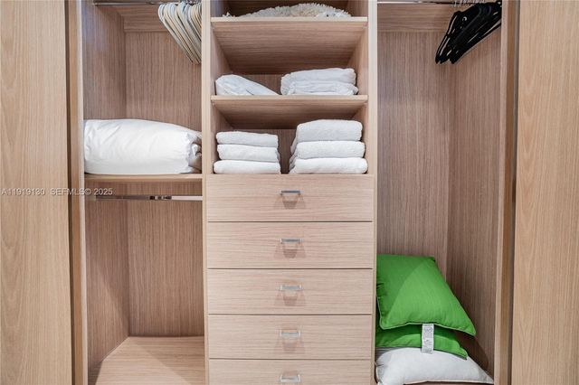 851 NE 1st Ave 3511, Miami, FL 33132