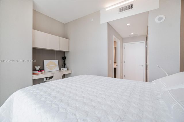 851 NE 1st Ave 3511, Miami, FL 33132