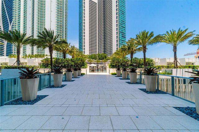 851 NE 1st Ave 3511, Miami, FL 33132