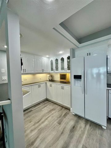 851 BAYWAY BOULEVARD 405, Clearwater Beach, FL 33767