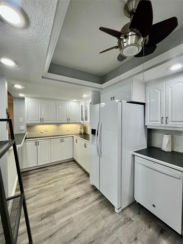 851 BAYWAY BOULEVARD 405, Clearwater Beach, FL 33767