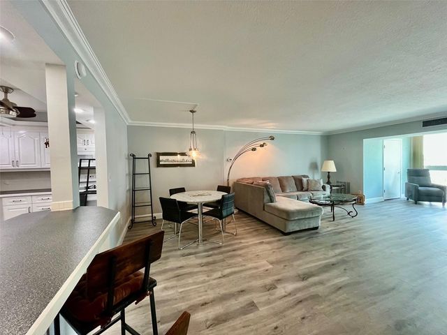 851 BAYWAY BOULEVARD 405, Clearwater Beach, FL 33767