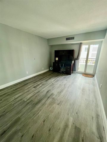 851 BAYWAY BOULEVARD 405, Clearwater Beach, FL 33767