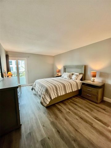 851 BAYWAY BOULEVARD 405, Clearwater Beach, FL 33767