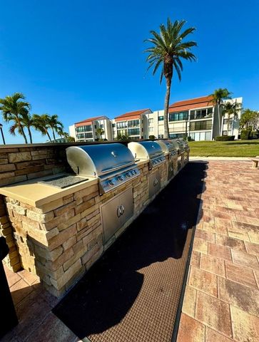 851 BAYWAY BOULEVARD 405, Clearwater Beach, FL 33767
