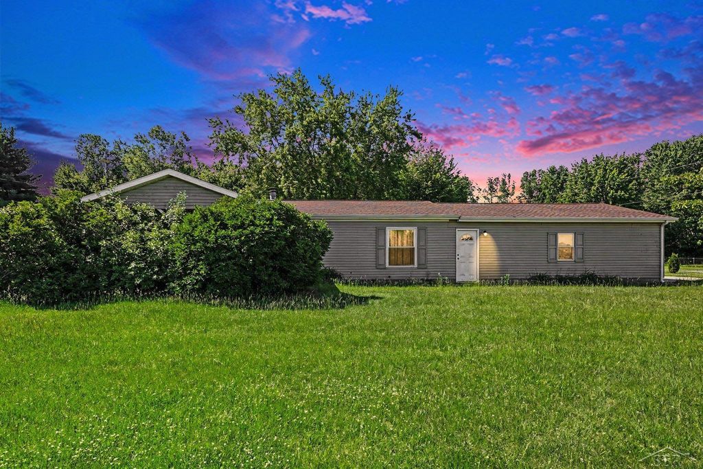 12725 Baldwin Drive, Chesaning, MI 48616