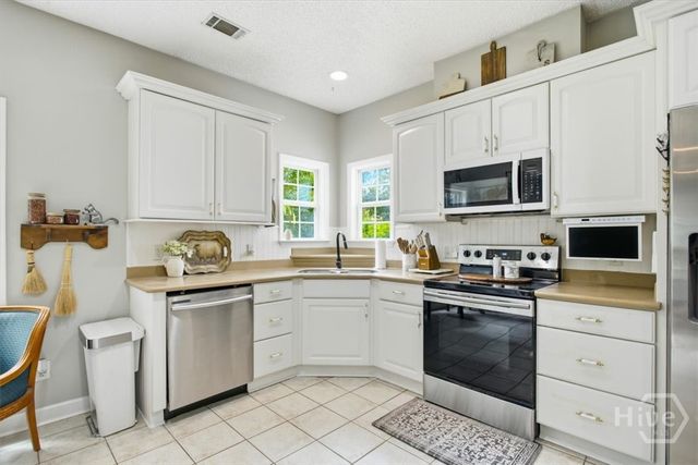 6 Whispering Oaks Trail, Savannah, GA 31419