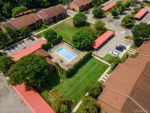 23788 Village House Drive N 8B, Southfield, MI 48033