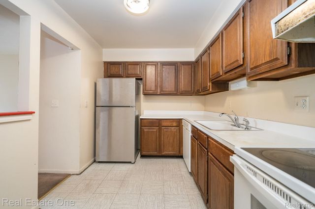 23788 Village House Drive N 8B, Southfield, MI 48033
