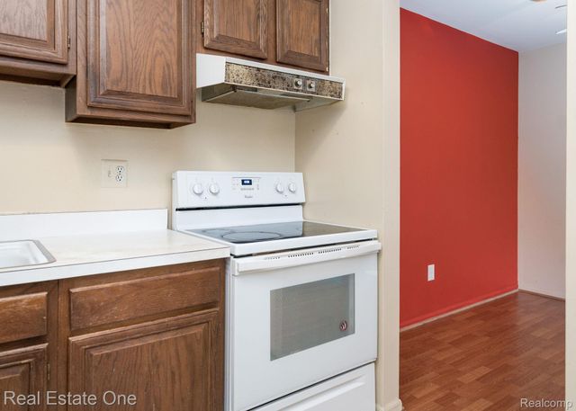 23788 Village House Drive N 8B, Southfield, MI 48033