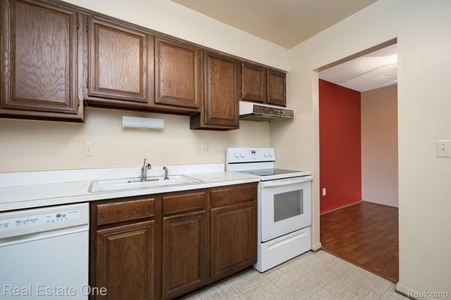 23788 Village House Drive N 8B, Southfield, MI 48033