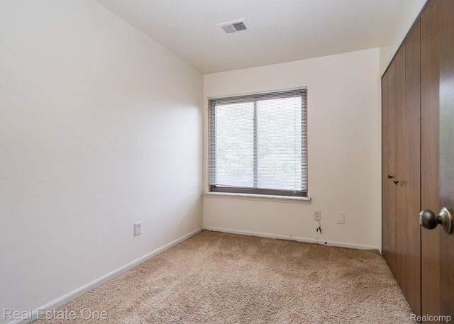 23788 Village House Drive N 8B, Southfield, MI 48033