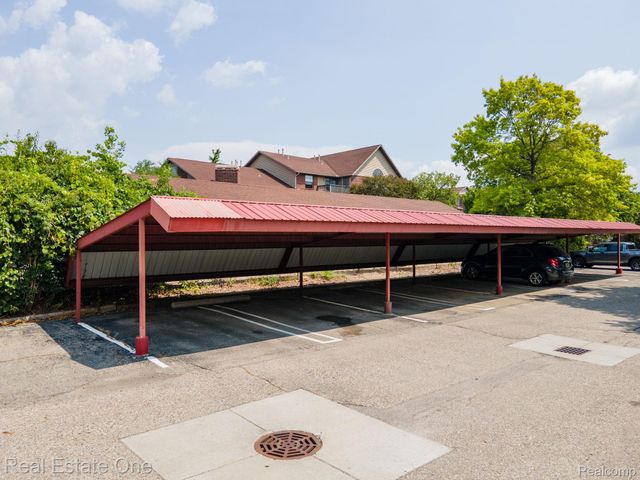 23788 Village House Drive N 8B, Southfield, MI 48033