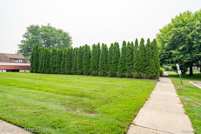 23788 Village House Drive N 8B, Southfield, MI 48033