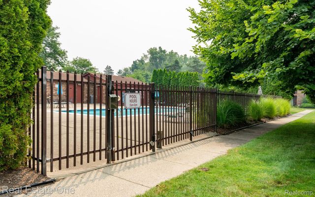 23788 Village House Drive N 8B, Southfield, MI 48033