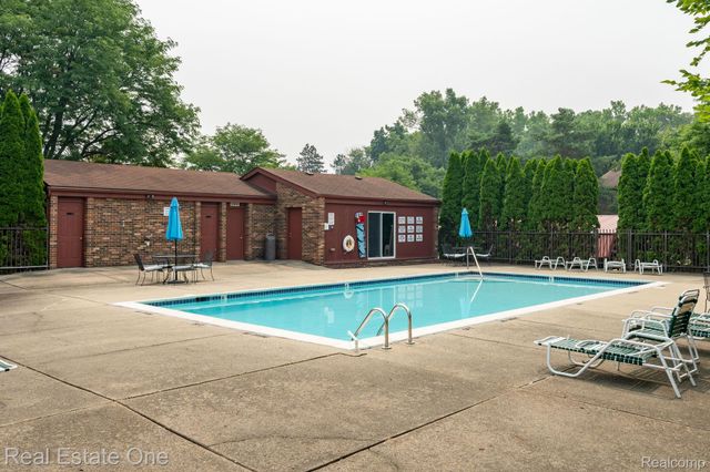 23788 Village House Drive N 8B, Southfield, MI 48033