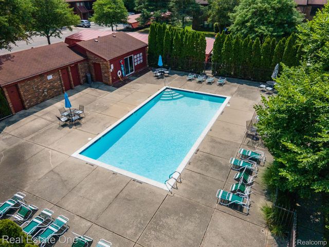 23788 Village House Drive N 8B, Southfield, MI 48033