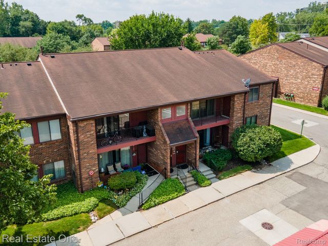 23788 Village House Drive N 8B, Southfield, MI 48033