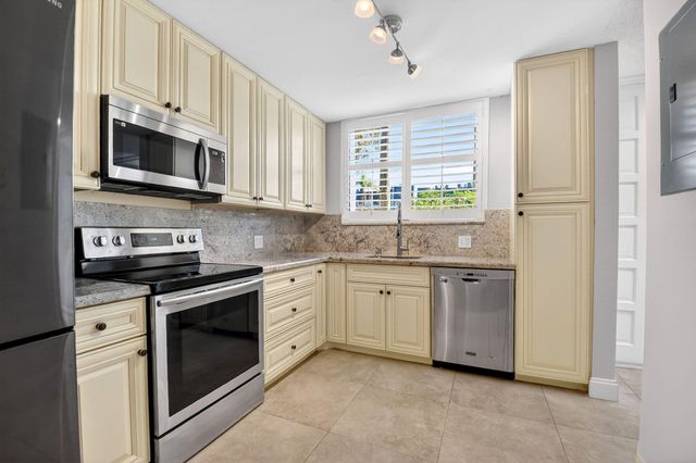4288 D Este Court, Lake Worth, FL 33467