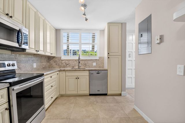 4288 D Este Court, Lake Worth, FL 33467