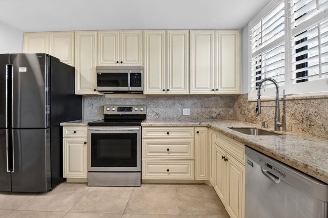 4288 D Este Court, Lake Worth, FL 33467