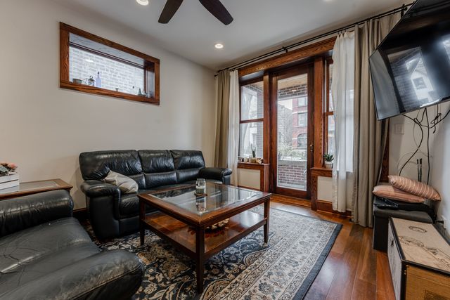 1019 W Oakdale Avenue 1, Chicago, IL 60657