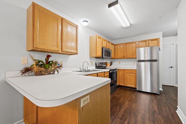 468 Heartland Court, Chanhassen, MN 55317