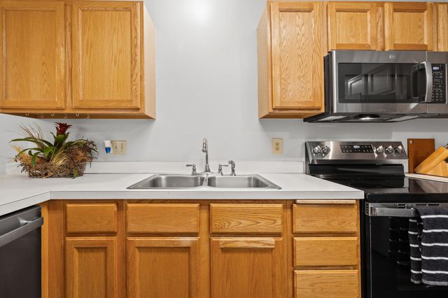 468 Heartland Court, Chanhassen, MN 55317