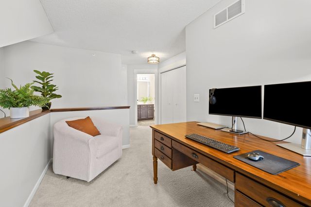 468 Heartland Court, Chanhassen, MN 55317