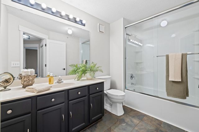 468 Heartland Court, Chanhassen, MN 55317