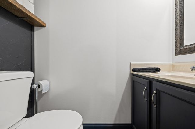 468 Heartland Court, Chanhassen, MN 55317